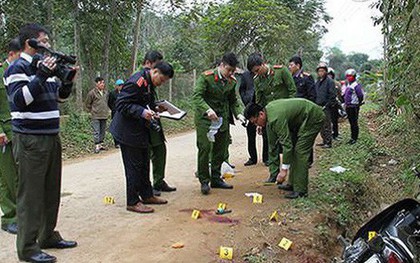 Kẻ cầm dao chém bé trai 4 tuổi tử vong hay vác loa đi lăng mạ mọi người, gửi đơn kiện khắp nơi