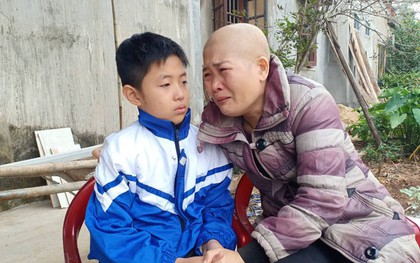 Lời khẩn cầu của đứa trẻ mồ côi cha, mẹ mắc bệnh hiểm nghèo: “Cháu đã mồ côi bố, nếu mẹ mà chết thì cháu biết sống với ai?”