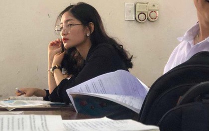 Cô giáo thực tập bỗng dưng nổi tiếng vì 1 bức ảnh chụp lén, nhan sắc đời thường mới thật bất ngờ