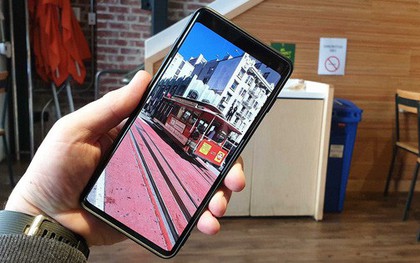 Galaxy S10 có tùy chọn "ẩn nốt ruồi", ẩn xong trông không khác gì Bphone 3