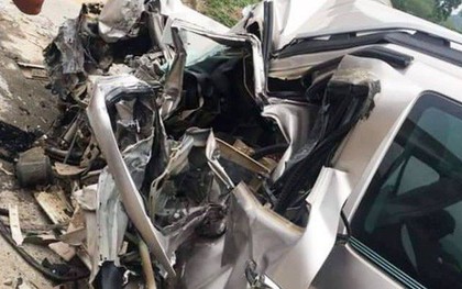 Tông trực diện xe khách, tài xế ô tô 7 chỗ tử vong trong xe biến dạng