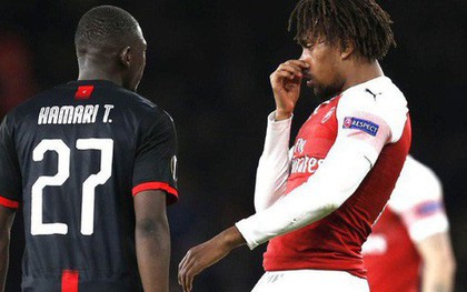 Sau va chạm, sao trẻ Arsenal bịt mũi chê đối thủ hôi miệng
