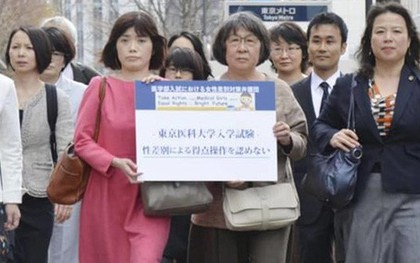 Đại học Y Tokyo bị kiện vì hạ điểm nữ sinh