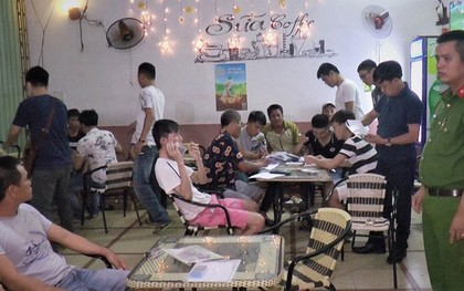 Phá ổ cá độ bóng đá qua mạng Internet tại quán cà phê Sữa
