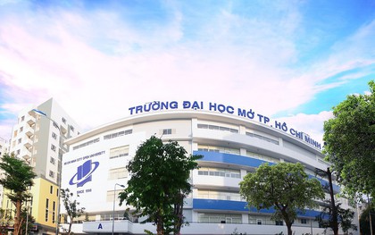 Trường đại học đầu tiên ở TPHCM ngưng sử dụng chai nhựa