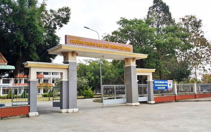 Đang bị điều tra, nguyên hiệu trưởng Trường THPT để lại 20 triệu đồng tại nhà điều tra viên