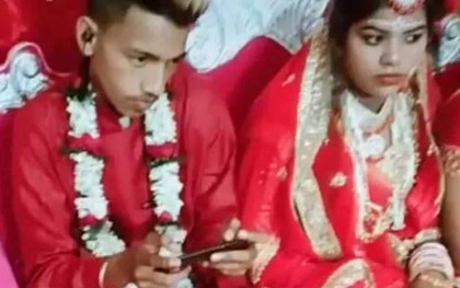 Cô dâu ngán ngẩm vì chú rể không dừng tay chơi game trong hôn lễ