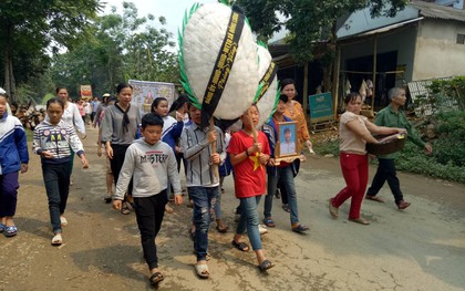 Thương tiễn học trò nghèo bị đâm tử vong tại lớp học