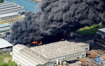 Cháy lớn tại nhà máy xử lý rác thải kim loại ở Nhật Bản