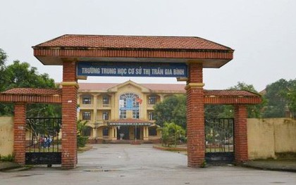 Xuống bể bơi trường THCS, bé trai 11 tuổi tử vong bất thường