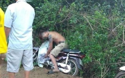 Hoà Bình: Phát hiện nam thanh niên chết gục trên xe máy ở ven đường
