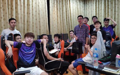 Game thủ đến từ Hà Nội bơ vơ vì VCS bị hoãn, GAM lập tức mời về thăm Gaming House để "bù đắp"