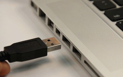 Cha đẻ của cổng USB cảm thấy hối hận vì thiết kế khiến người dùng "đút 3 lần mới vào"