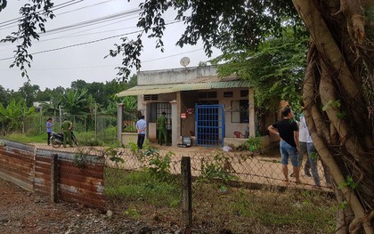 Kinh hãi phát hiện vợ gục chết trên nền nhà với vết thương ở cổ