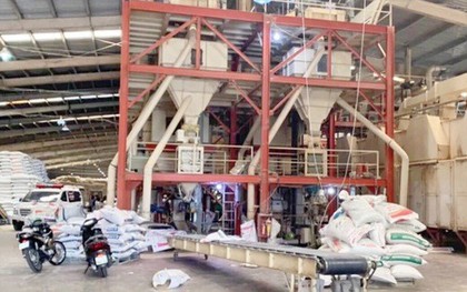 Hãi hùng công nhân chết thảm vì bị cuốn vào trục máy trộn cám