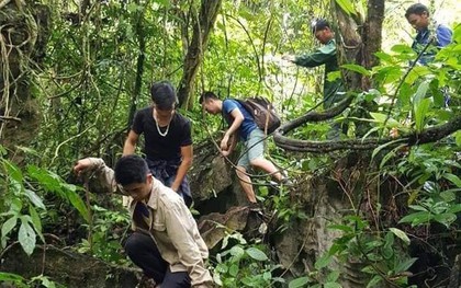 Đùm cơm nắm, bánh mỳ lên núi đào đá, nhiều người đổi đời sau một đêm