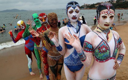 Đỉnh cao thời trang tắm biển là đây: Trung Quốc ra mắt bộ sưu tập mới với 6 mẫu hoành tráng, thử thách sự dũng cảm của người mặc