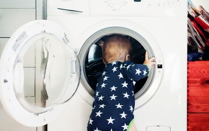 Bé trai 3 tuổi qua đời thương tâm sau khi tự nhốt mình trong máy giặt ở nhà