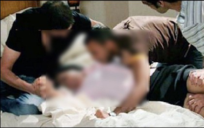 Cô gái Ấn Độ 19 tuổi đang mang thai bị 5 gã đàn ông cưỡng hiếp, bạn trai treo cổ tự sát vì không bảo vệ được người yêu
