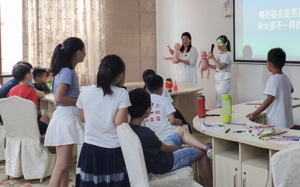 Lớp giáo dục giới tính cho trẻ tiểu học ở Trung Quốc: Trẻ được dạy sinh động về bộ phận sinh dục, quan hệ tình dục và cách ngăn chặn ấu dâm