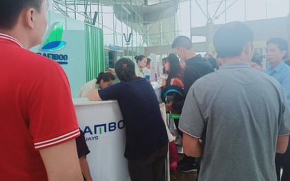 Ảnh hưởng áp thấp nhiệt đới Kajiki, nhiều khách đặt vé Bamboo Airways từ Đà Lạt về Hà Nội bị trễ chuyến