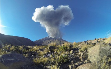 Peru: Núi lửa Ubinas hoạt động mạnh sau 3 vụ nổ liên tiếp