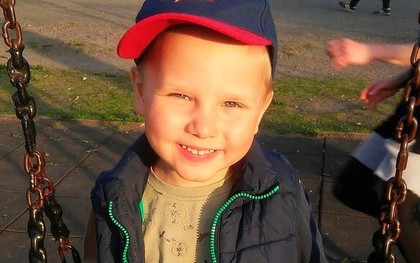 Hy sinh thân mình giải cứu ông ngoại bị ngã vào lò sưởi, cậu bé 6 tuổi được truy tặng Huân chương Anh dũng của nước Nga