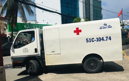 Chồng khóc ngất hay tin vợ rơi từ tầng 14