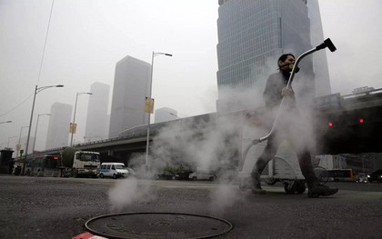 "Hít" khói bụi của thành phố Bắc Kinh suốt 100 ngày, nghệ sĩ tạo nên tác phẩm ấn tượng khiến công chúng suy ngẫm về nạn ô nhiễm không khí