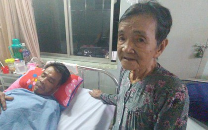 Phẫn nộ bà cụ bị gã thanh niên tạt cháo lên đầu, lừa lấy mất 23 triệu đồng vay để mổ chân cho con