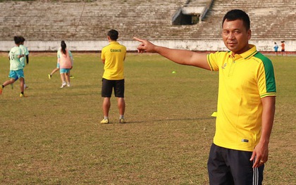HLV trưởng đội nữ Thái Nguyên: "Nhiều cầu thủ bỏ bóng đá đi làm công nhân vì quá khó khăn"