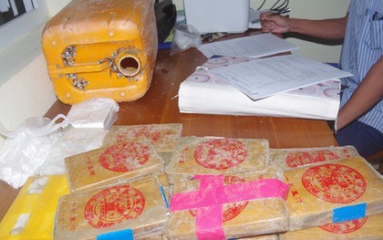 Sự trùng hợp giữa xác cô gái mất đầu và 25 bánh heroin chữ Trung Quốc