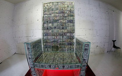 Choáng với 'ngai vàng' được làm từ 1 triệu USD tiền mặt của tỷ phú Nga