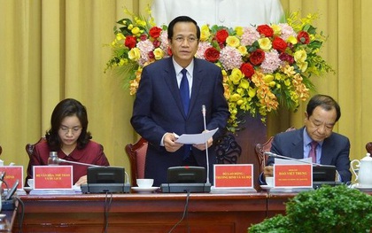 Bộ trưởng Đào Ngọc Dung: “Chuyển thẳng lương cho vợ kiểm soát càng tốt”