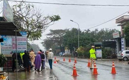 Người phụ nữ bị xe máy tông tử vong khi đi bộ sang đường
