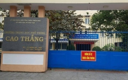 Cảnh cáo thầy giáo phát ngôn khiếm nhã, véo má nữ sinh lớp 10