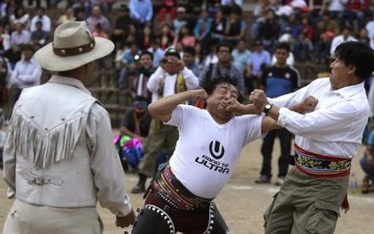 Lễ hội đánh nhau để ‘xóa bỏ hận thù’, chào đón năm mới của người Peru