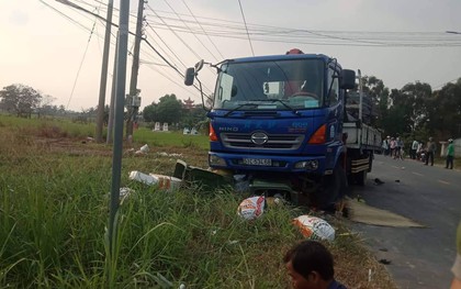 Xe tải va chạm với nhóm học sinh tan trường, hai nữ sinh thương vong