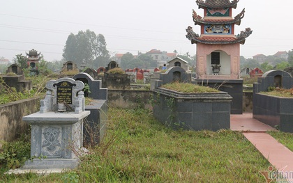 Kỳ lạ hai gia đình "khóc" chung một mộ ở Ninh Bình