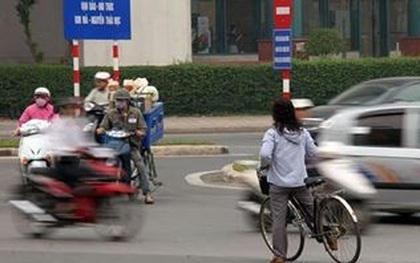 Từ 1/1/2020: Dừng xe đạp đột ngột, chuyển hướng không báo hiệu trước sẽ bị phạt tiền