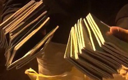 Hàng trăm người trắng đêm bới tung xe rác tìm 29 cuốn hộ chiếu thất lạc cho đoàn khách ở Đà Nẵng