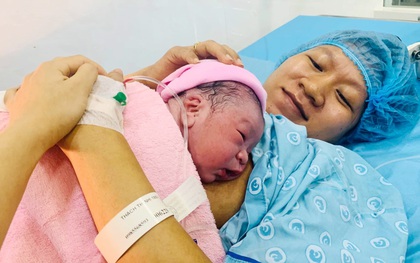 Sinh đúng thời khắc giao thừa, 4 em bé bụ bẫm trở thành những công dân đầu tiên của năm Canh Tý 2020