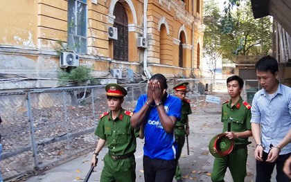 Thanh niên người nước ngoài "thao túng" cùng lúc 2 người đàn bà Việt Nam