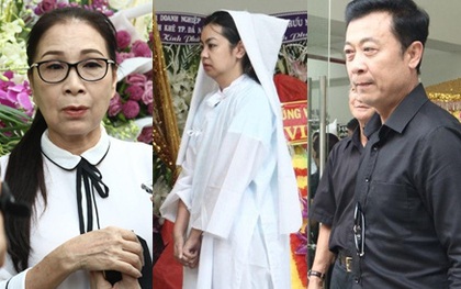 Đám tang nghệ sĩ Nguyễn Chánh Tín: NS Kim Xuân, Vân Sơn và nhiều đồng nghiệp bàng hoàng, con gái thất thần trước linh cữu cha