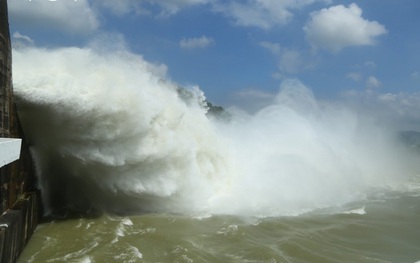 Bão số 7 đe dọa mức độ an toàn hồ thủy điện Hòa Bình và Sơn La