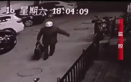 Cho con trai 3 tuổi uống thuốc ngủ rồi vứt vào túi du lịch, gã đàn ông sau khi bị bắt vẫn tỏ thái độ không chấp nhận được