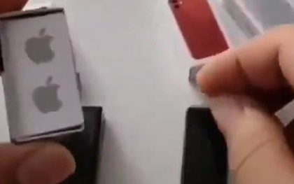 Video hài hước: Đập hộp iPhone 12 mini "đúng nghĩa", nhỏ đúng bằng 1 đốt ngón tay