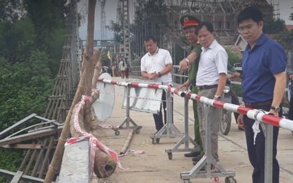 Ôtô tông xe máy lao xuống sông 5 người chết: Phó Thủ tướng chỉ đạo làm rõ