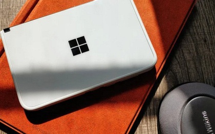 Người dùng kêu ca vì Microsoft Surface Duo dễ bị nứt xung quanh cổng USB-C