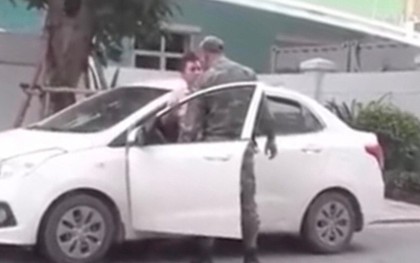 Hà Nội: Nhân viên bảo vệ chung cư cao cấp túm cổ, đạp liên tiếp vào tài xế taxi công nghệ vì nhắc nhở mà không chịu đi
